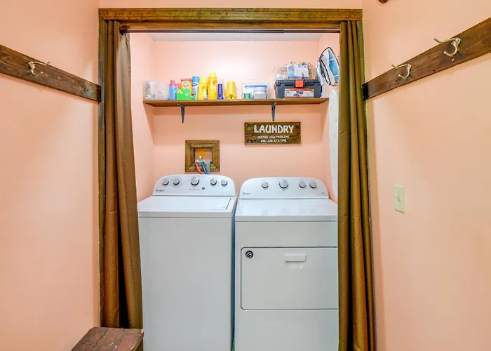 New Hampshire Vacation Rental - Walk To Beach!