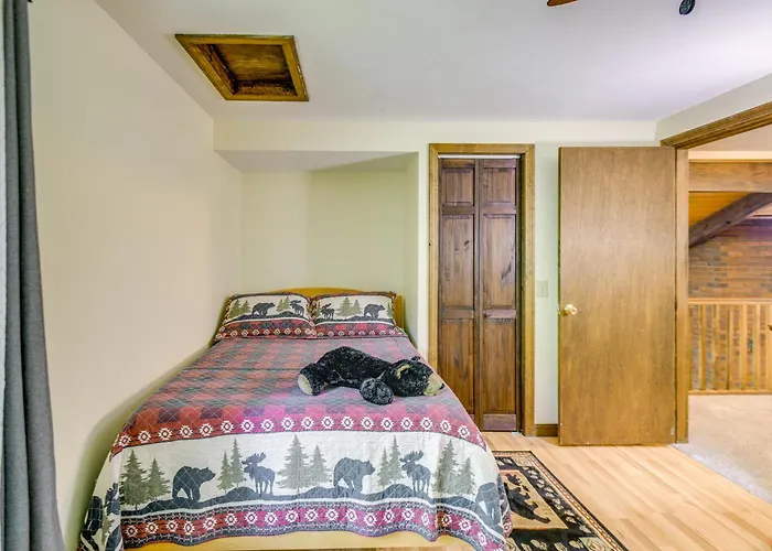 New Hampshire Vacation Rental - Walk To Beach!