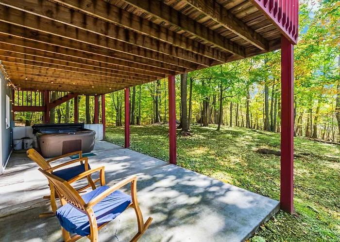 Mountain Cabin W Hot Tub & Deck