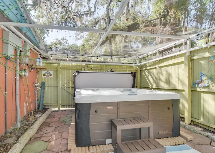 Riverfront Getaway W/ Hot Tub & Game Room!