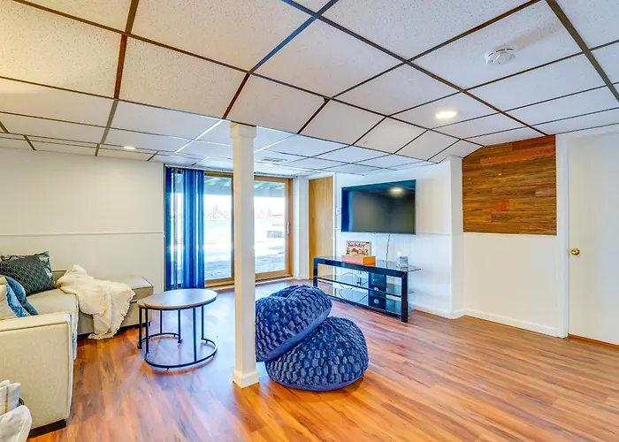 Spacious Lakefront Home In White Lake