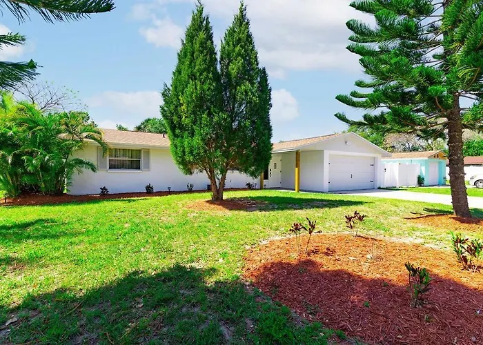Renovated 3B 2Ba, Oasis Yard Hot Tub
