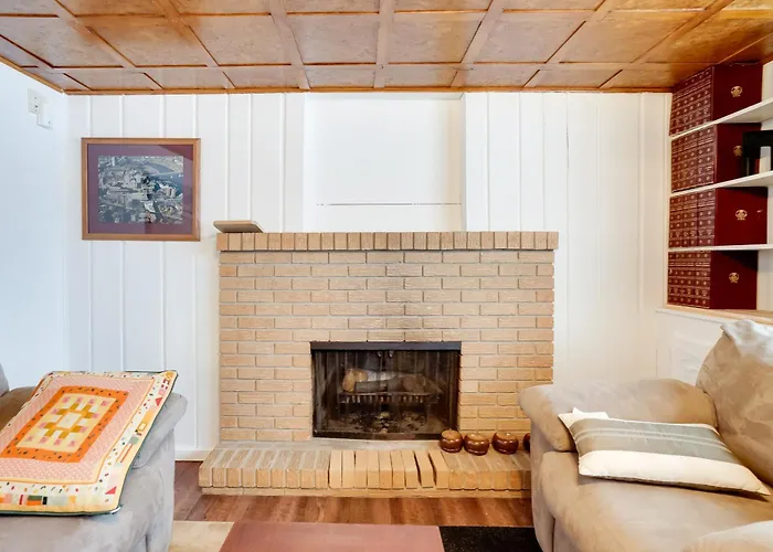 Pet-Friendly Minneapolis Apt Near Shops & Dining!