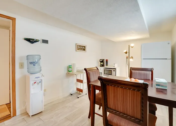 Pet-Friendly Minneapolis Apt Near Shops & Dining!