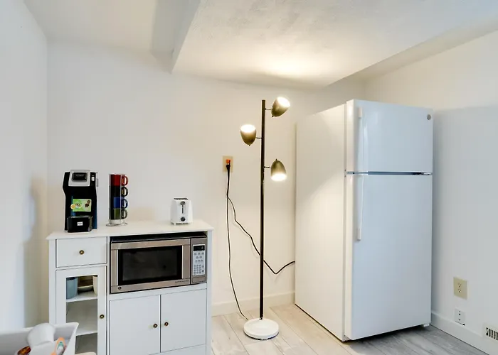 Pet-Friendly Minneapolis Apt Near Shops & Dining!