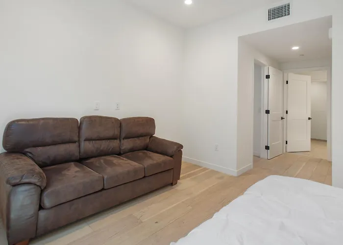 West Side Prime Location 2 Bedroom With Pool