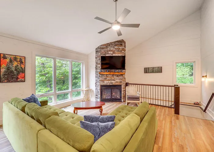 Pet-Friendly West Jefferson Home W/ River View!