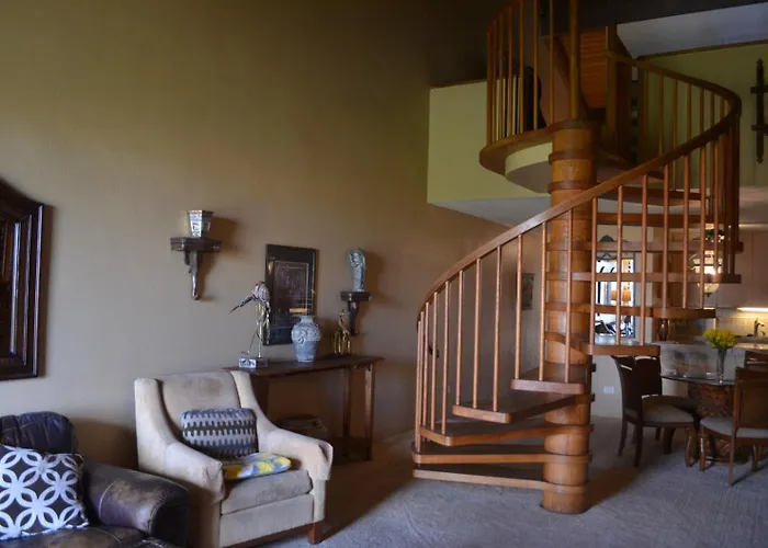 Luxurious Top Floor Kamaole Sands 6-404