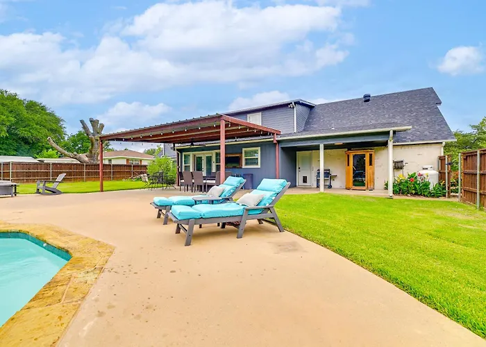 Fire Pit + Sauna: Spacious Lake Texoma Retreat!