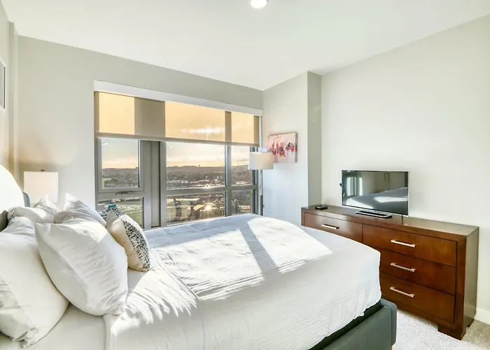 Gorgeous Apt Near Restaurants