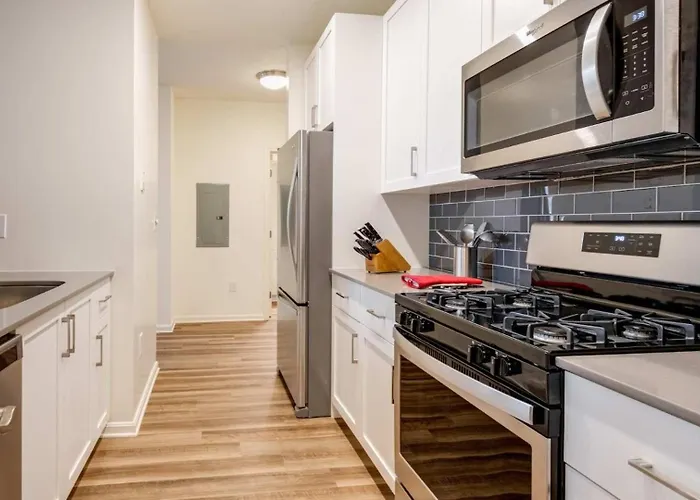 Gorgeous Apt With Kitchen