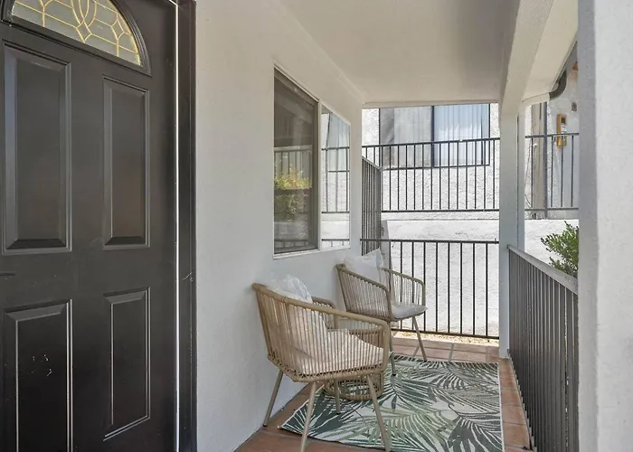 Serene Home In Central Burbank