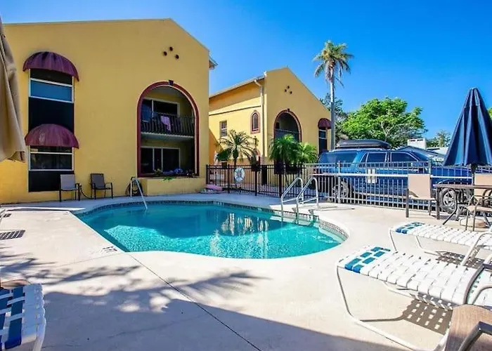 2Bed/2Bath Condo Next To Siesta Key ~A Hidden Gem