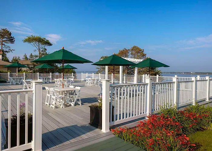 Spruce Point Inn
