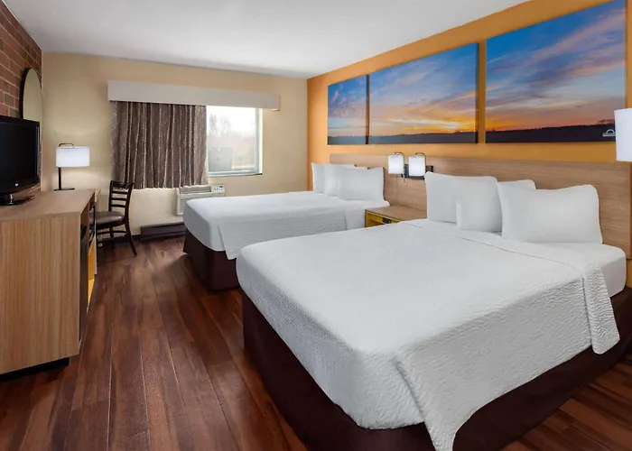 Days Inn By Wyndham Rockford I-90 Walking Distance To Casino