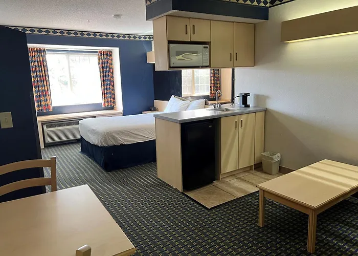 Days Inn & Suites By Wyndham Hutchinson