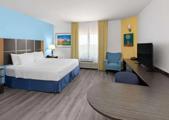 Days Inn & Suites By Wyndham Lubbock Medical Center