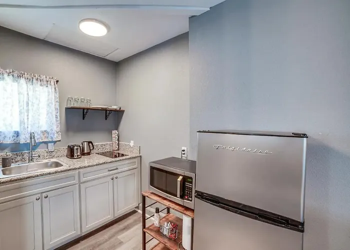 Spacious Studio With Private Entry