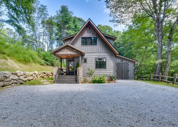Screened Porch + Yard: Mountain Home By Hiking!