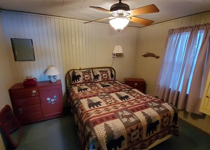 Beautiful Lakefront Cottage, Ambajejus Lake