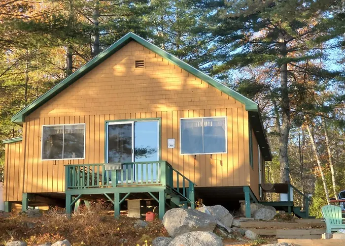 Beautiful Lakefront Cottage, Ambajejus Lake