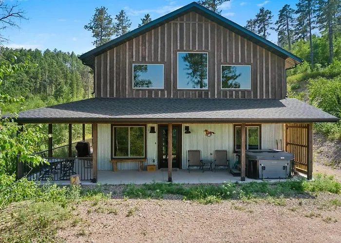 Rustic Peaks Cabin With Hot Tub