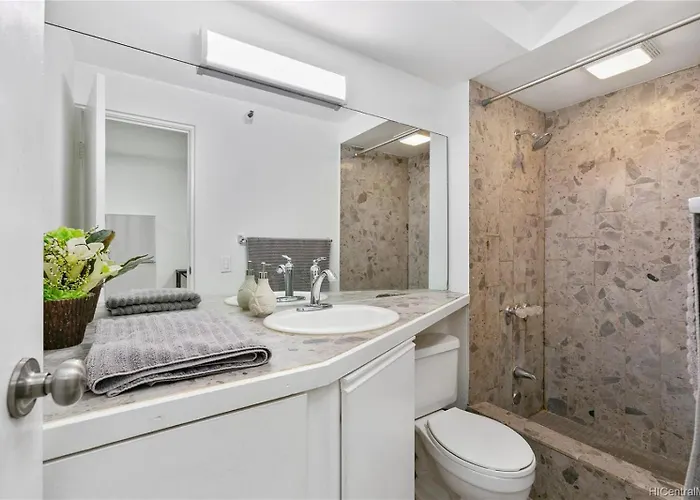 Waikiki Studio Steps To Beach-Mall Free Parking-Wifi