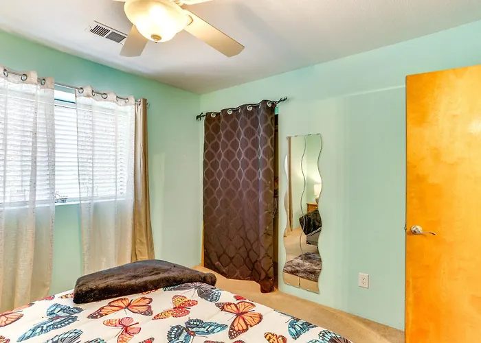 Hot Tub, Dog-Friendly Yard! 3-Acre Redding Retreat