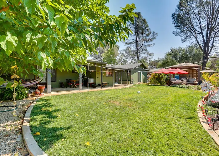 Hot Tub, Dog-Friendly Yard! 3-Acre Redding Retreat