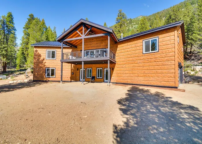 2 Mi To Lake: Stunning Twin Lakes Home W/ Deck