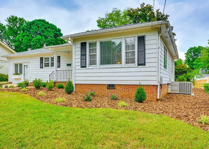 'Dogwood Cottage' W/ Fireplace: 1 Mi To University