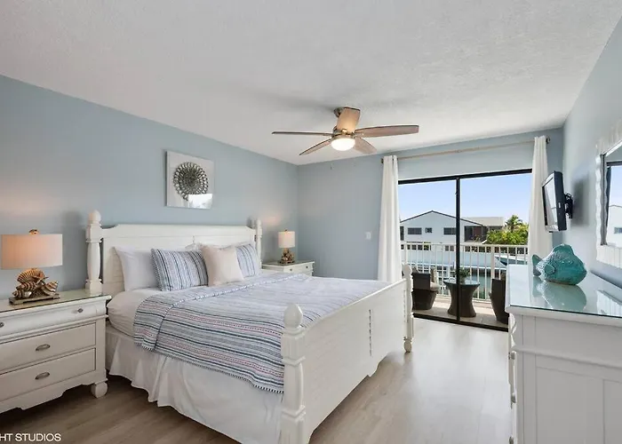 Ocean Shores Villa 2 In Key Largo With Pool And Boat Slip