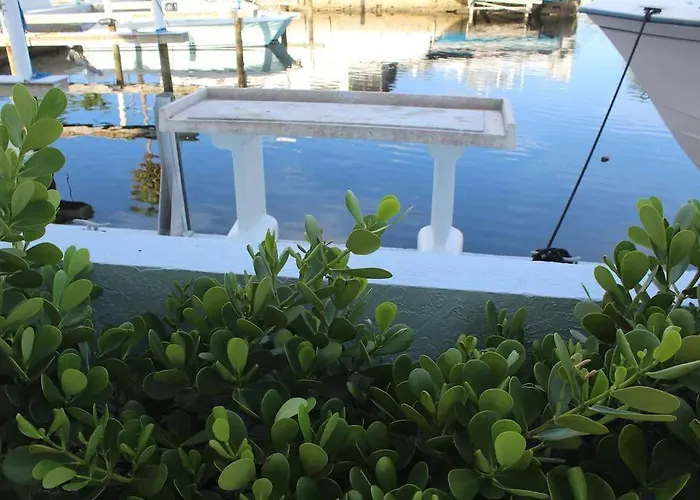 Ocean Shores Villa 2 In Key Largo With Pool And Boat Slip