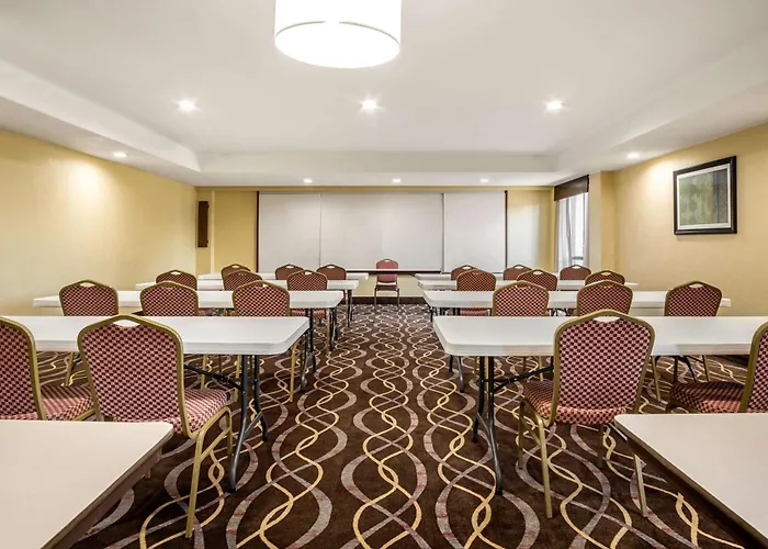 Americinn By Wyndham Grand Rapids Airport North