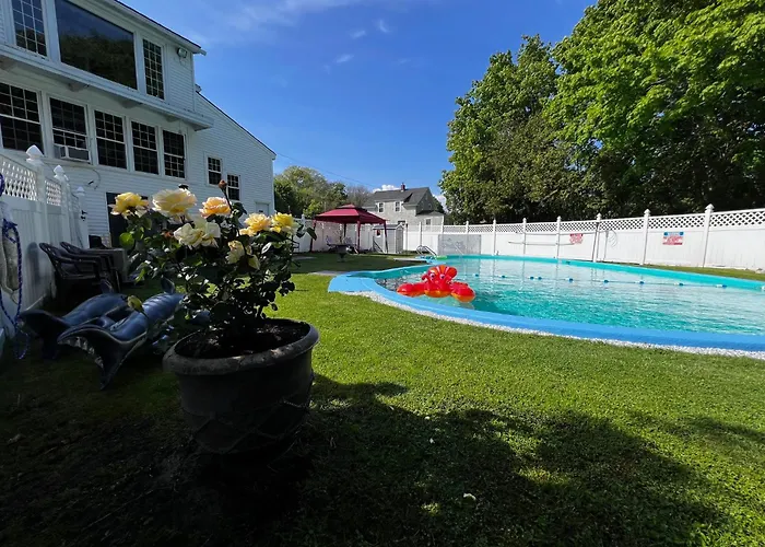 Claddagh Motel & Suites