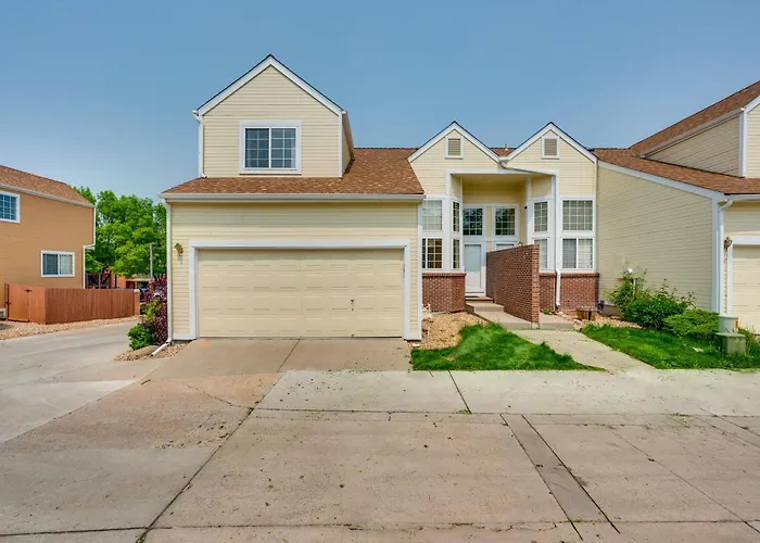 13 Mi To Dtwn Denver: Arvada Townhome W/ Deck