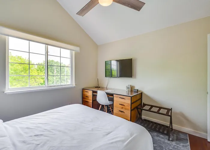 13 Mi To Dtwn Denver: Arvada Townhome W/ Deck