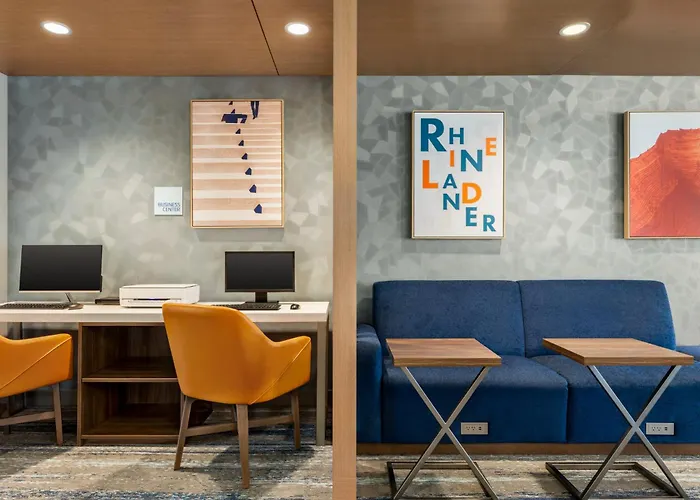 Holiday Inn Express & Suites Rhinelander By Ihg