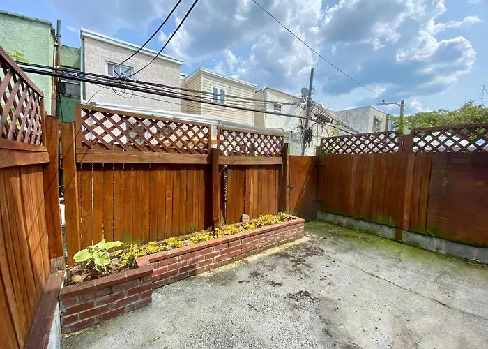Historic Townhouse Oasis With En-Suite Bathroom