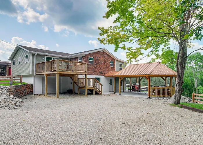 Waterfront Escape In Cub Run W/ Deck & Hot Tub!