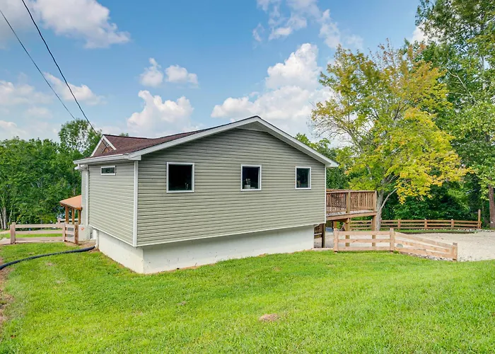 Waterfront Escape In Cub Run W/ Deck & Hot Tub!