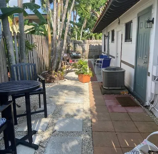 Only Two Blocks To Sand! 1St Floor Beach Hacienda