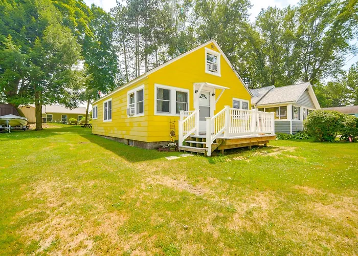 Steps To Lake + Public Boat Ramp: Edinboro Cottage