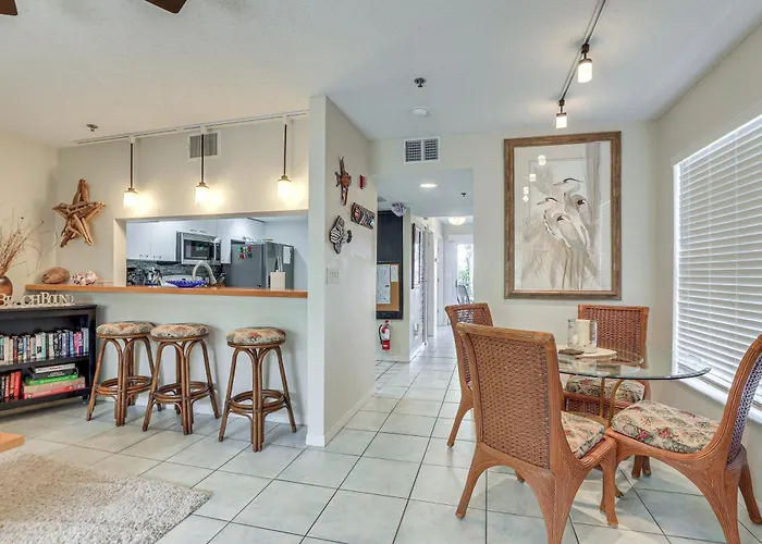 Holmes Beach Condo Near Anna Maria: Pool Access!