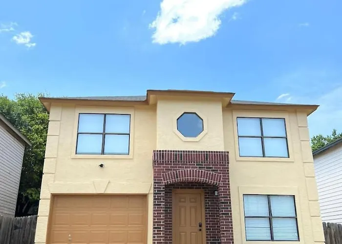Spacious 3 Bedroom Home With Backyard