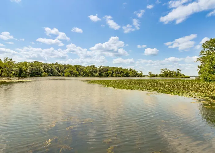 Private Lakefront Cabin W/ Hot Tub, Deck & Views