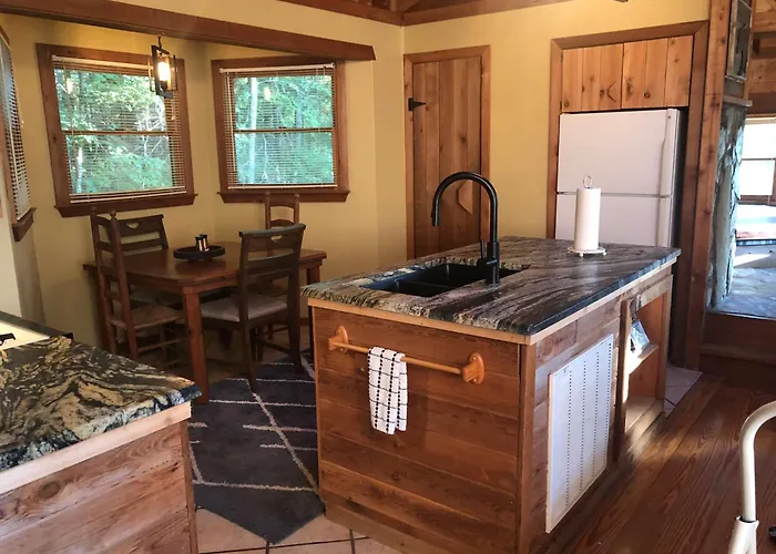 Love Nest In Blue Ridge