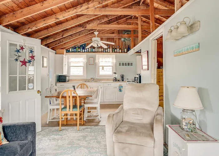 Rockport Cottage W/ Patio - Steps To Beach!
