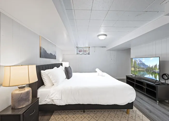 --Free Parking & 2 King Beds -- Vintage Retreat -- Floyd'S Freedom