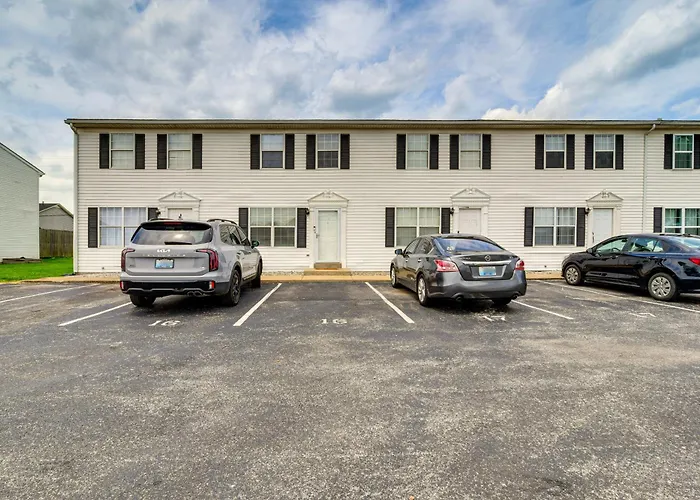 Inviting Bowling Green Escape W/ Smart Tvs!